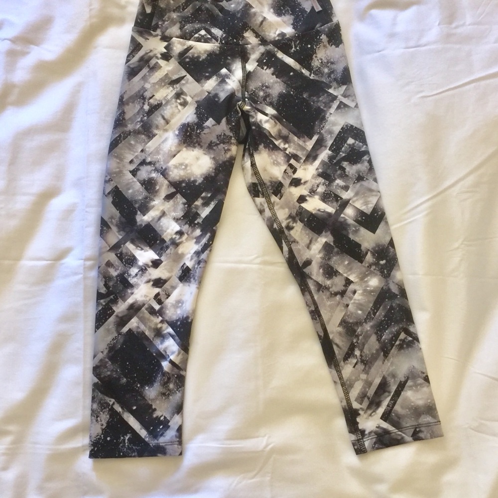 KOS USA Activewear Capri Leggings size XS